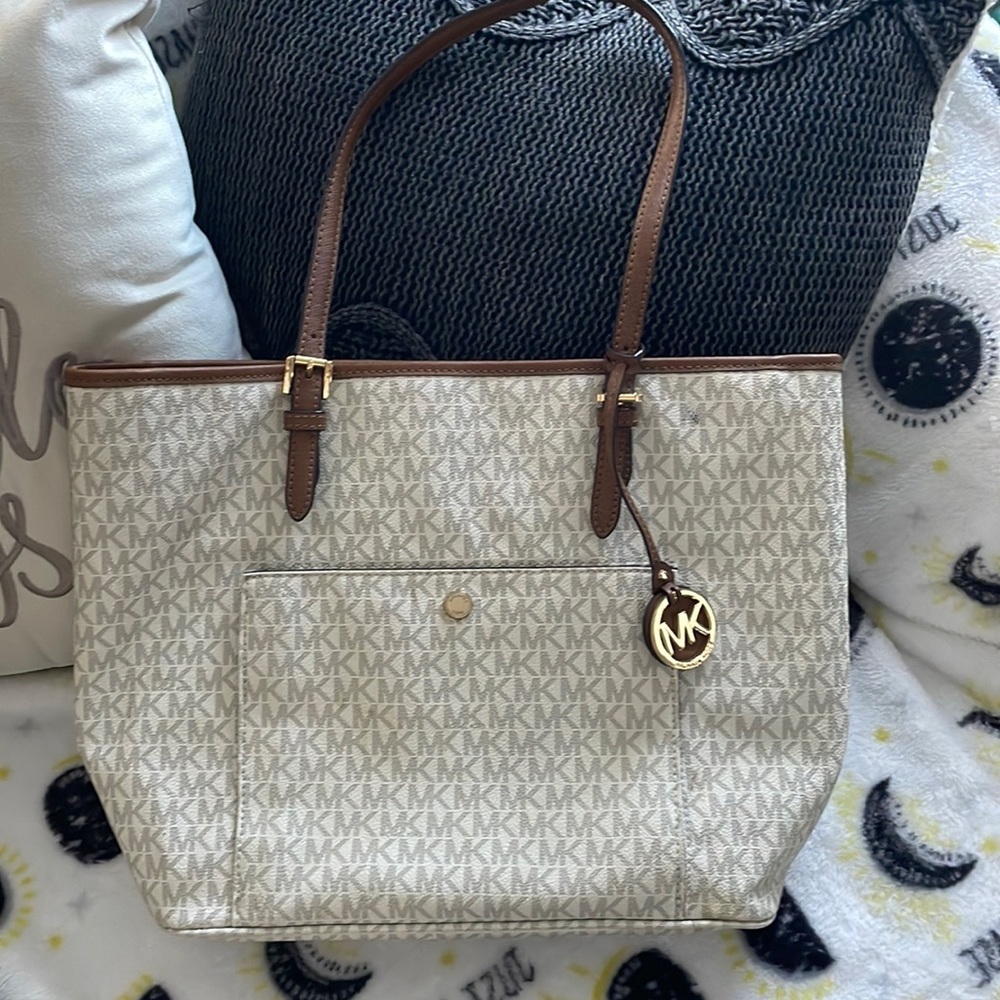 Tan and white shoulder bag